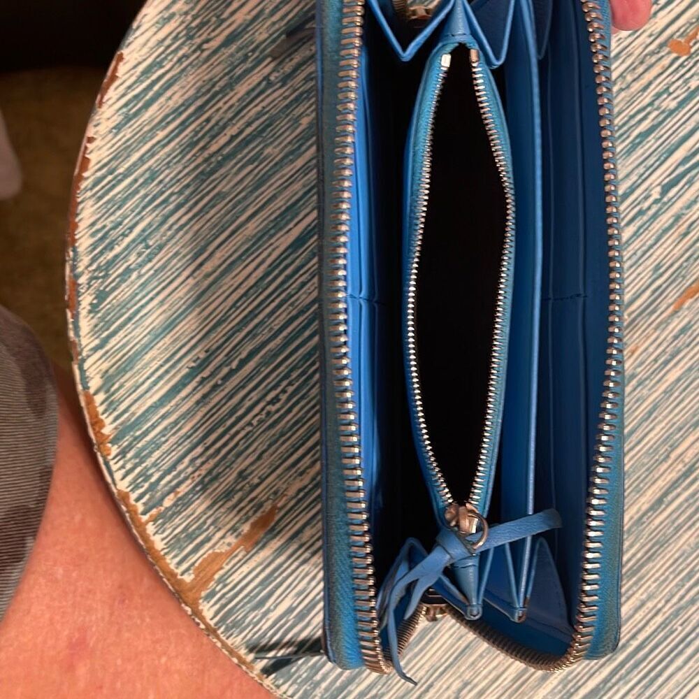 Balenciaga Women’s Leather Papier Continental Lagoon Wallet - Picture 7 of 14